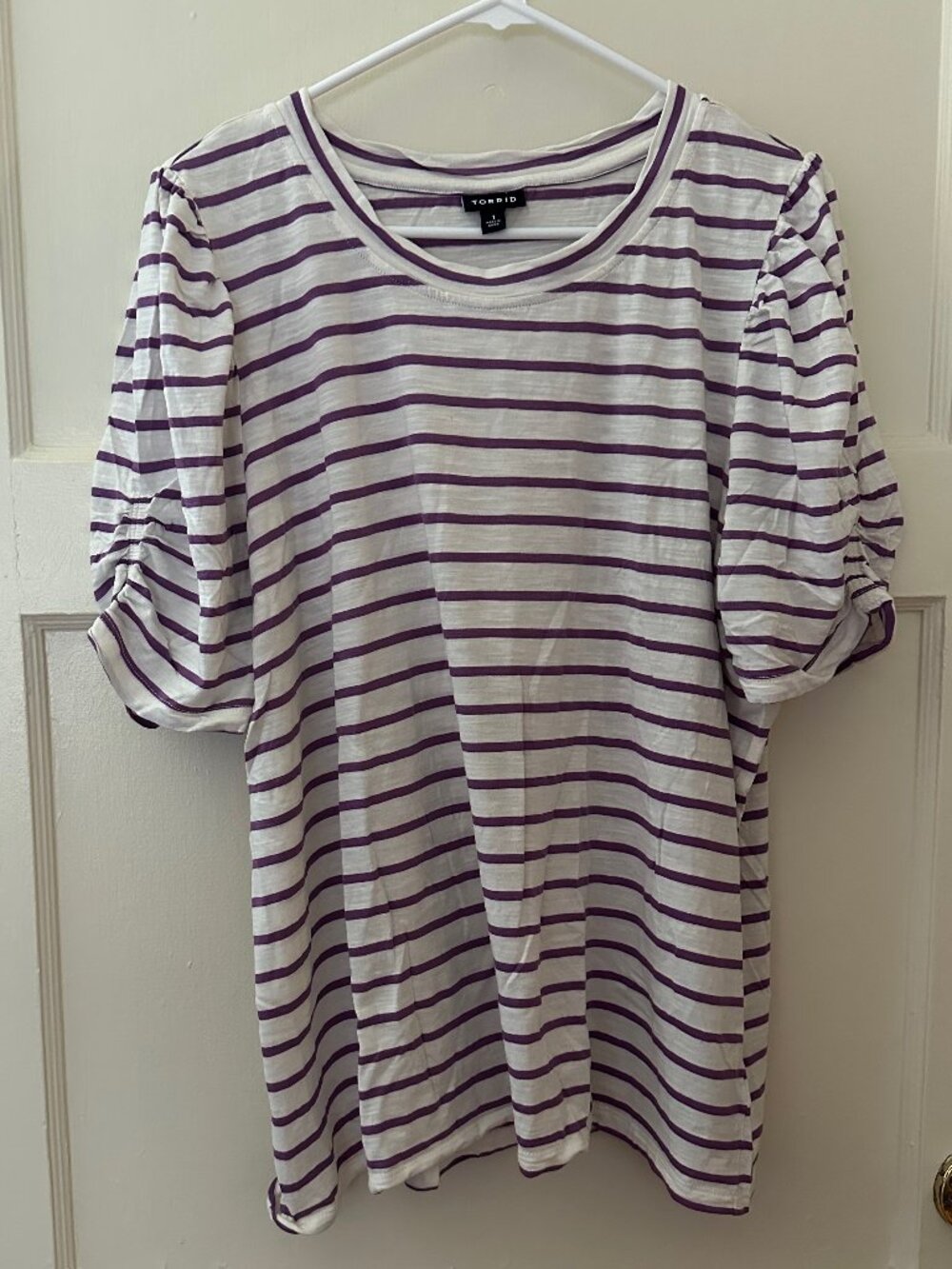 Torrid Crewneck Off-White and Purple Knit T-Shirt Size 1
